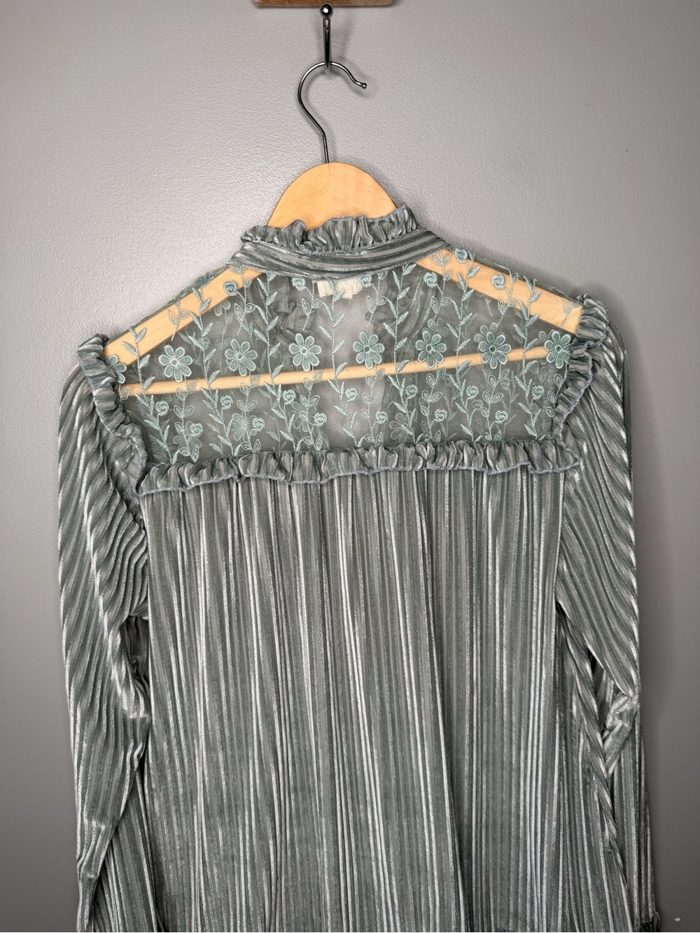 POL Lace Pleated Victorian Tunic - Picture 8 of 11